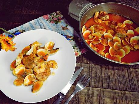 Solomillo de cerdo con gambas y almejas al pimentón de la Vera Solomillo de cerdo con gambas y almejas al pimentón de la Vera