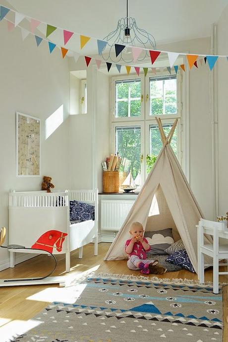 Decorar un dormitorio de bebé en blanco con toques de color y muchísimo encanto