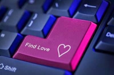 Amor 2.0: el romanticismo en los tiempos de la tecnología.