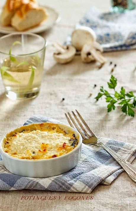 Huevo poché con gratén de espinacas Huevo poché con gratén de espinacas