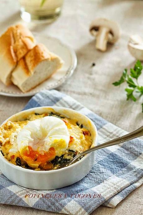 Huevo poché con gratén de espinacas Huevo poché con gratén de espinacas