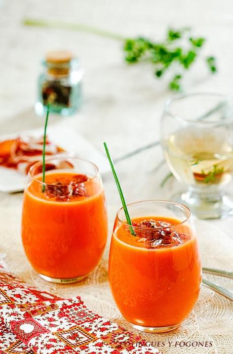 Vasitos de salmorejo de piquillos Vasitos de salmorejo de piquillos