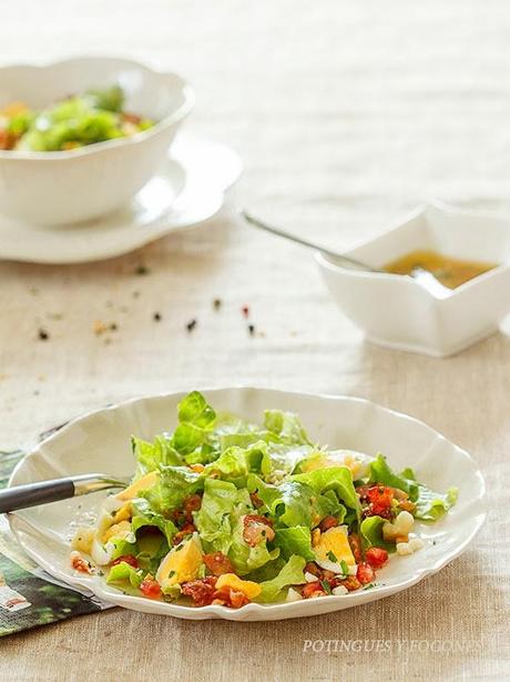 Ensalada de lechuga con granada y vinagreta de tomate Ensalada de lechuga con granada y vinagreta de tomate