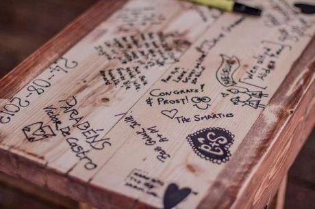 Bancos de madera como libros de firmas colores-de-boda-libro-firmas-banco-madera-7