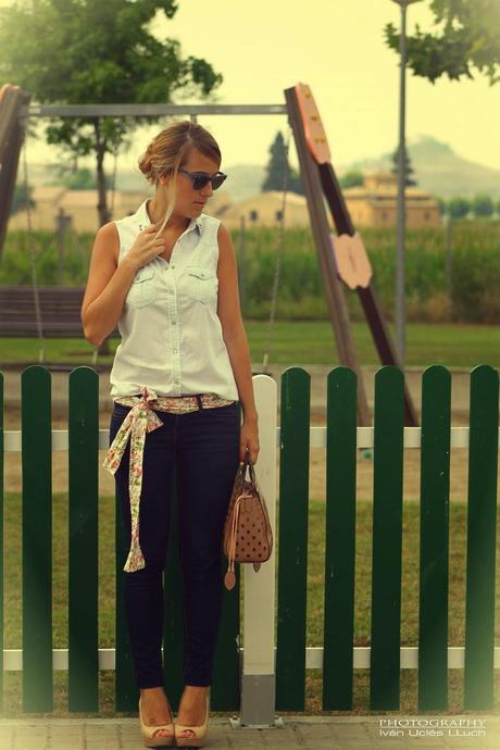 Con fajín de flores Con fajín de flores