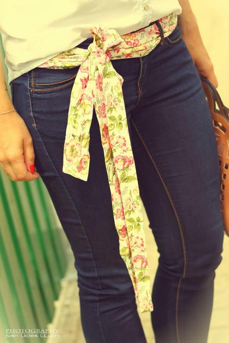 Con fajín de flores Con fajín de flores