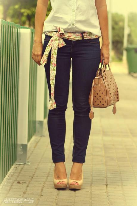 Con fajín de flores Con fajín de flores