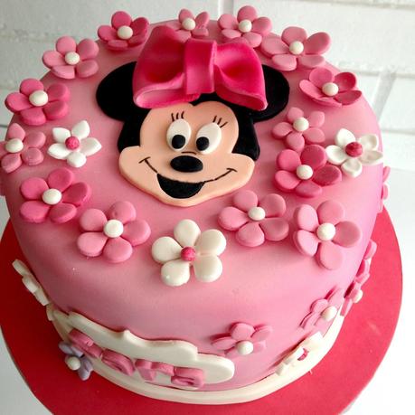 minnie mouse cake