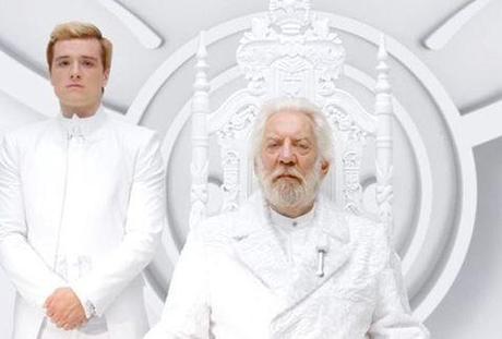 Peeta y el Presidente Snow protagonizan el anuncio. 