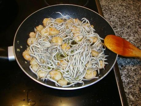 GAMBAS AL AJILLO CON ANGURIÑAS