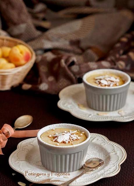 Pudin de requesón y albaricoque con salsa toffe Pudin de requesón y albaricoque con salsa toffe