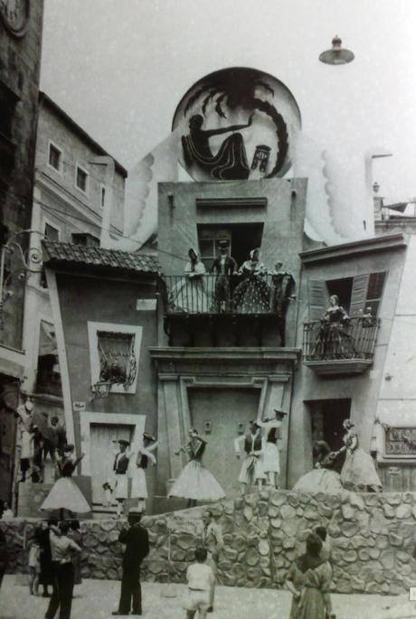 La Foguera de la «Plasa del Achuntament» (2.ª parte) La Foguera de la «Plasa del Achuntament» (2.ª parte)