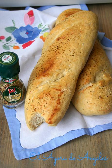 PAN CON SAL DE AJO, PEREJIL Y ALBAHACA PAN CON SAL DE AJO, PEREJIL Y ALBAHACA