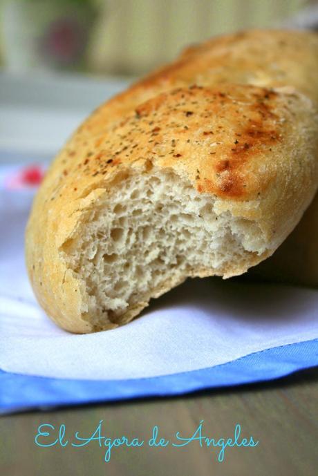 PAN CON SAL DE AJO, PEREJIL Y ALBAHACA PAN CON SAL DE AJO, PEREJIL Y ALBAHACA