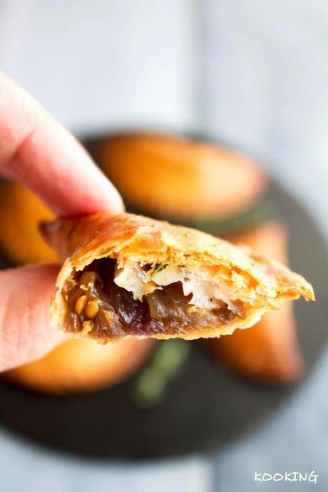 Empanadillas de cebolla morada y rulo de cabra Empanadillas de cebolla morada y rulo de cabra