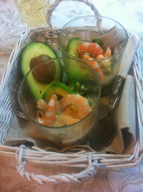 Vasitos De Ensalada de Langostinos Y Aguacate Vasitos De Ensalada de Langostinos Y Aguacate