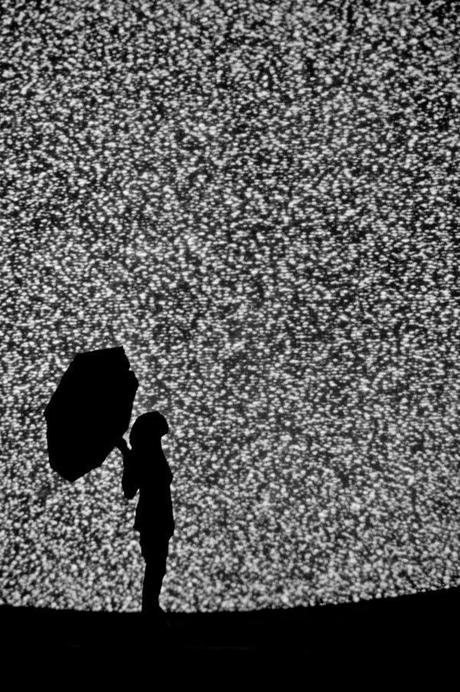 EL CIELO ES MÁS CHICO ADENTRO DE UN TELEVISOR EL CIELO ES MÁS CHICO ADENTRO DE UN TELEVISOR