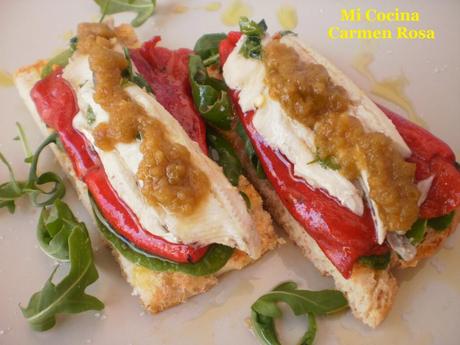 TOSTA DE PIMIENTO ASADO CON BOQUERONES AL NATURAL Y MERMELADA DE ACEITUNAS ALOREÑAS TOSTA DE PIMIENTO ASADO CON BOQUERONES AL NATURAL Y MERMELADA DE ACEITUNAS ALOREÑAS