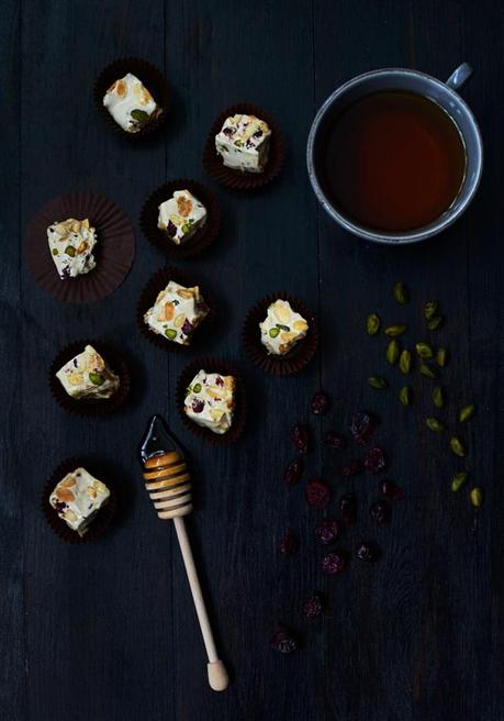 Turrón de almendras, arándanos y pistachos Turrón de almendras, arándanos y pistachos