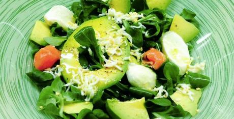 Ensalada mixta de salmón y aguacate Ensalada mixta de salmón y aguacate