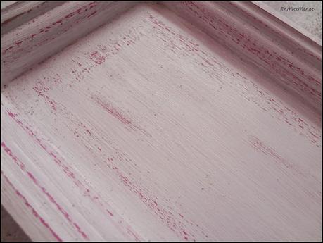 Recibidor terminado con un cartel y elefantes Recibidor terminado con un cartel y elefantes