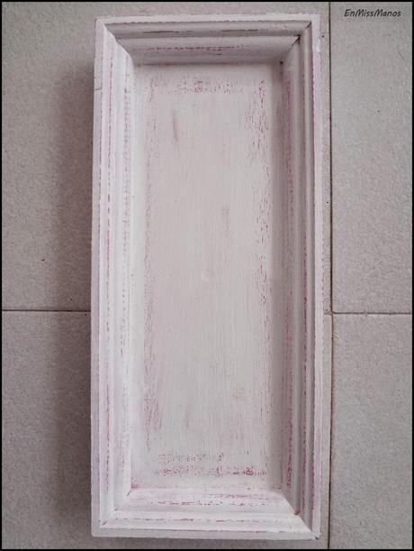 Recibidor terminado con un cartel y elefantes Recibidor terminado con un cartel y elefantes