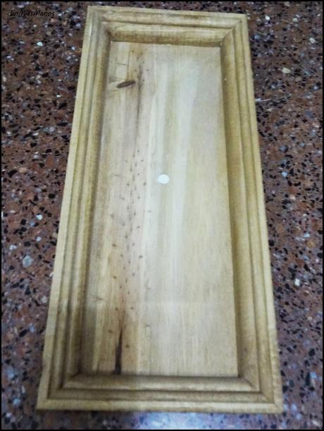 Recibidor terminado con un cartel y elefantes Recibidor terminado con un cartel y elefantes