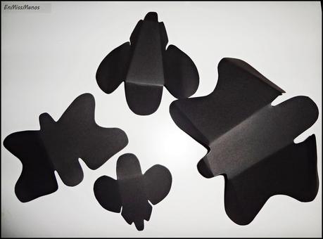 Recibidor terminado con un cartel y elefantes Recibidor terminado con un cartel y elefantes