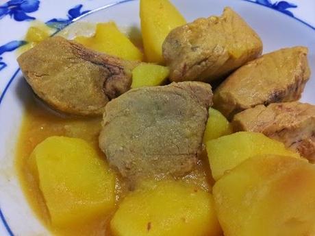 Guiso de atún con patatas amarillas Guiso de atún con patatas amarillas