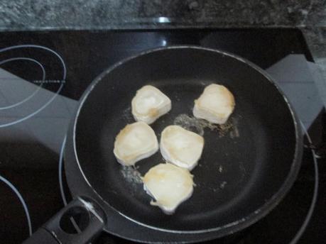 TOSTA DE QUESO DE CABRA, CON TOMATE Y OREGANO TOSTA DE QUESO DE CABRA, CON TOMATE Y OREGANO