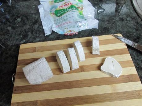 TOSTA DE QUESO DE CABRA, CON TOMATE Y OREGANO TOSTA DE QUESO DE CABRA, CON TOMATE Y OREGANO