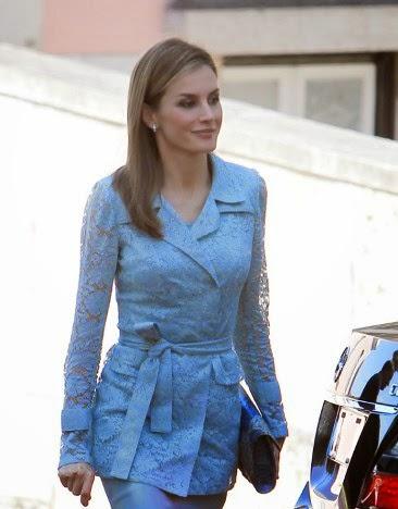 Dña. Letizia llega a Portugal  vestida nuevamente por Felipe Varela