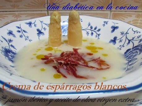 Crema fría de espárragos blancos con jamón ibérico y aceite de oliva virgen extra