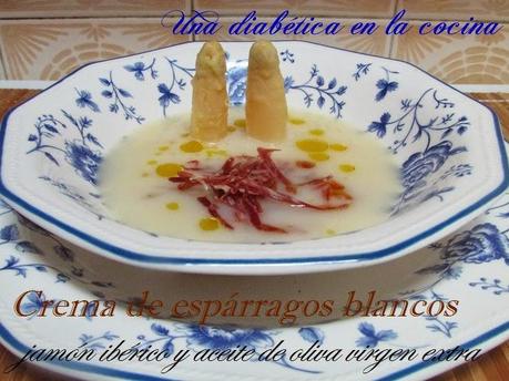 Crema fría de espárragos blancos con jamón ibérico y aceite de oliva virgen extra