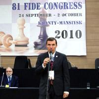 Kirsan Ilyumzhínov reelegido presidente de la FIDE por 95-55