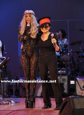Lady Gaga y Yoko Ono actúan juntas en Los Angeles