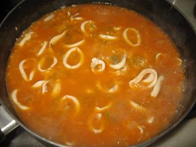 Arroz con anillas de calamares y chirlas