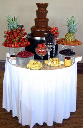 I MUST have a chocolate fountain station at my wedding! yummy!!