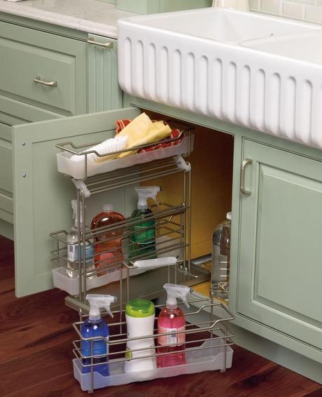 Organizando el bajo fregadero... Organizando el bajo fregadero...