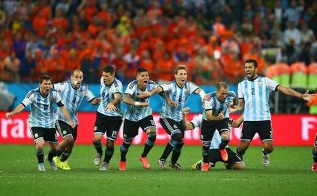Argentina vence en penales a Holanda