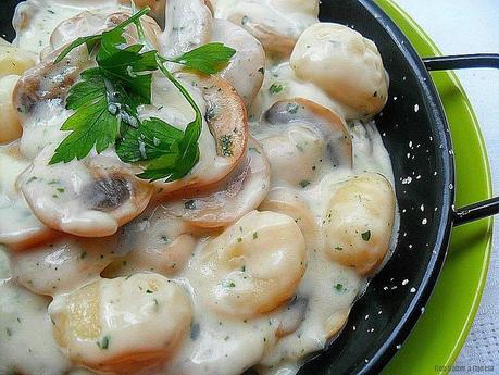 Ñoquis de patata con champiñones en salsa gorgonzola Ñoquis de patata con champiñones en salsa gorgonzola