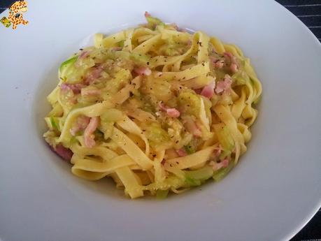 Pasta con calabacín y bacon Pasta con calabacín y bacon