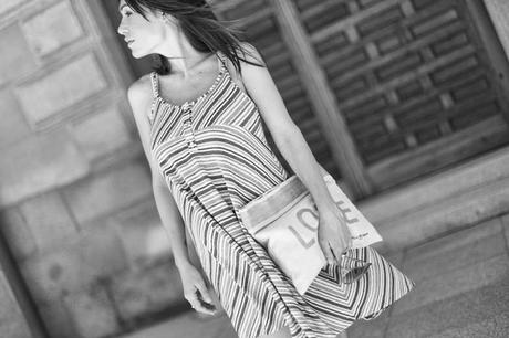 street style barbara crespo hakei striped pattern dress fashion blogger outfit blog de moda street style barbara crespo hakei striped pattern dress fashion blogger outfit blog de moda