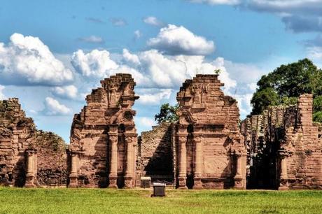 Misiones, las ruinas jesuíticas de Nuestra Señora de Loreto y las de San Ignacio Miní. Misiones, las ruinas jesuíticas de Nuestra Señora de Loreto y las de San Ignacio Miní.