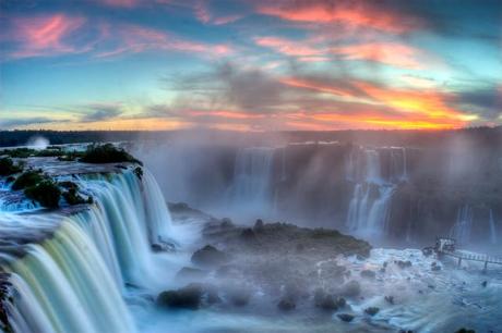 El Dorado - Bernardo de Irigoyen, las Cataratas del Iguazú vistas desde el Brasil. El Dorado - Bernardo de Irigoyen, las Cataratas del Iguazú vistas desde el Brasil.