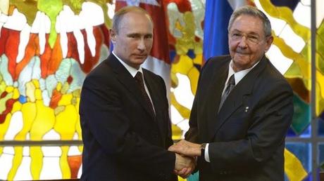 Putin entusiasmó a los cubanos y se reunión con Raúl y Fidel Castro [+ fotos]