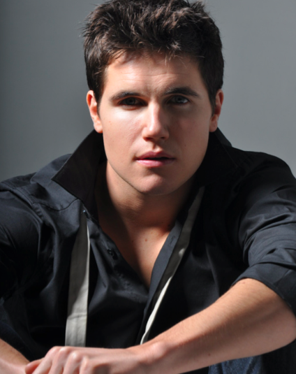 Robbie Amell