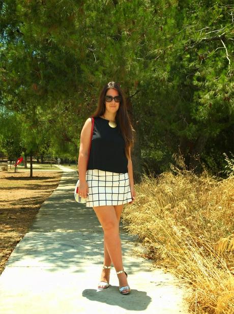 Squared skirt in black and white Squared skirt in black and white