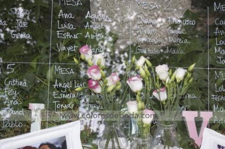 colores-de-boda-seating-ventana-antigua