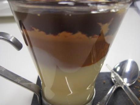 CAFÉ BOMBÓN VERSIÓN POSTRE (Gelatina de café con crema de leche condensada y dulce de leche)